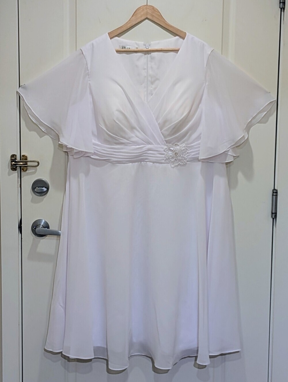 NWOT JJ's House 20W Bright White Knee Length V-Neck Flutter Sleeve Beaded Dress
